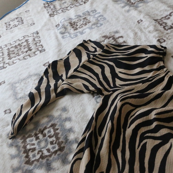 Off The Shoulder Zebra Print Top - Picture 6 of 8